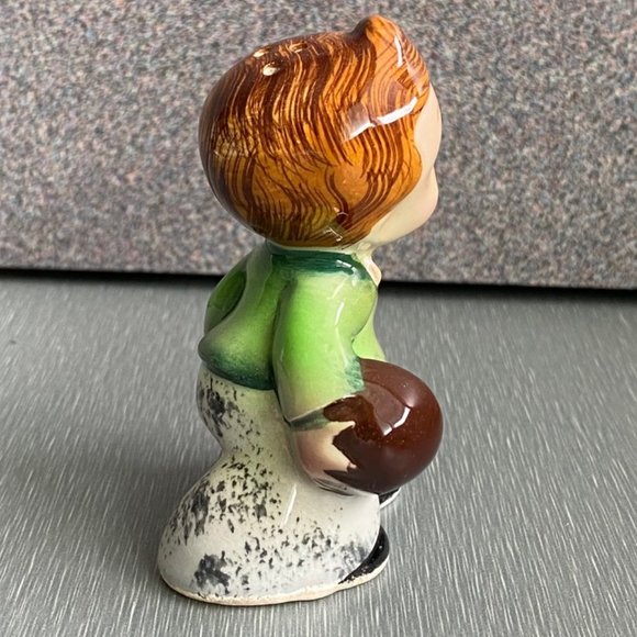 Rare Vintage Salt & Pepper Shakers, Boy w/Bowling Ball & Pins. Made in Japan - Picture 3 of 10